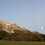 Nyaraló Korda *